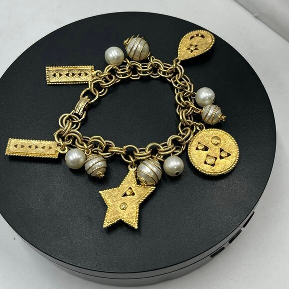 Vintage Gold Tone Revival Moghul Pearl Medallion Charm Etruscan Bracelet - Picture 5 of 9